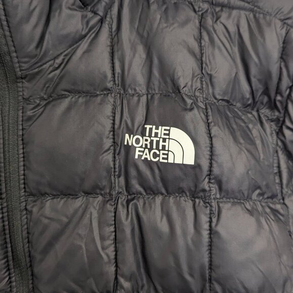 North Face ThermoBall Hoodie - size medium puffer jacket - Picture 3 of 6